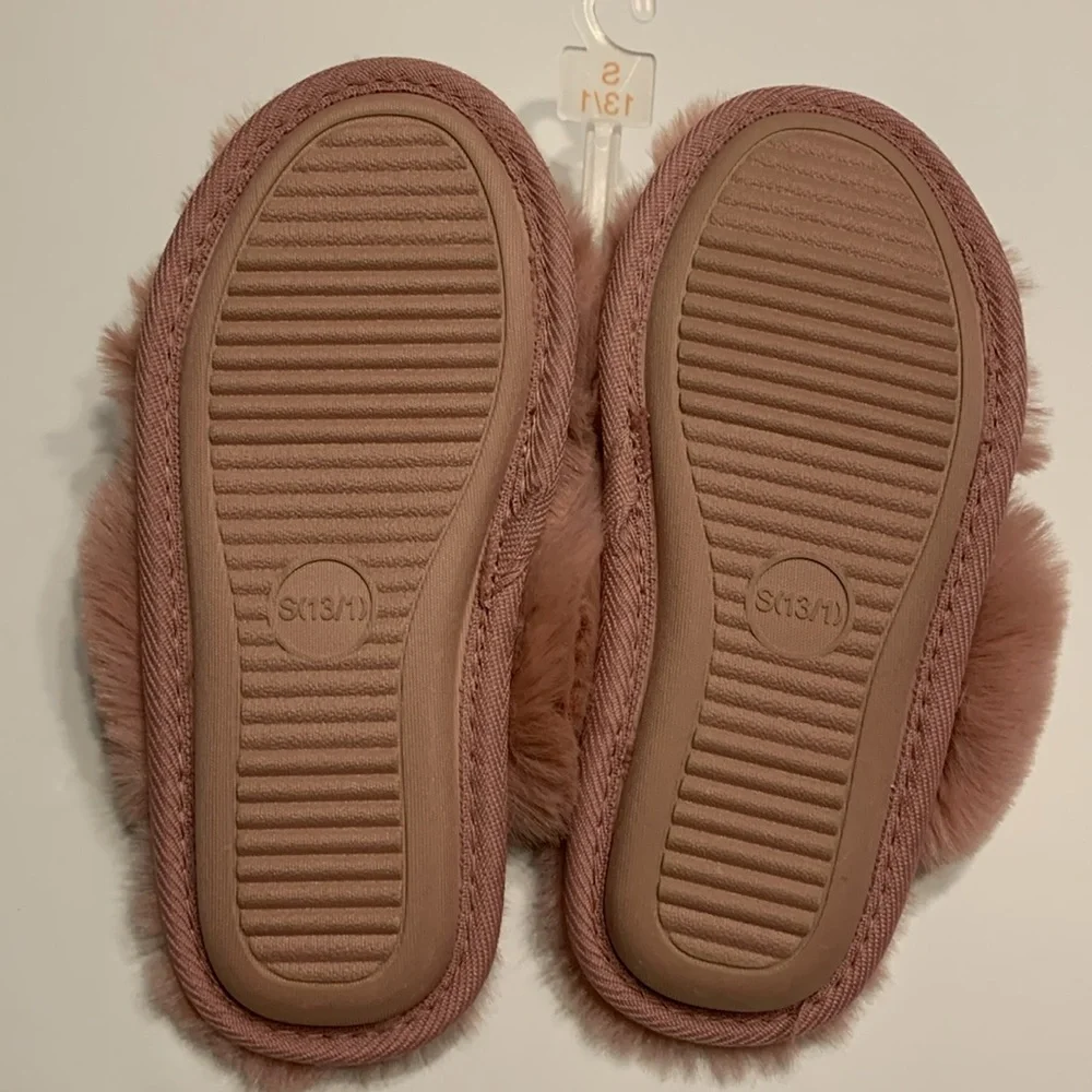 Cat & Jack Girls Brooklyn Crossband Faux Fur Slide Slipper Bundle